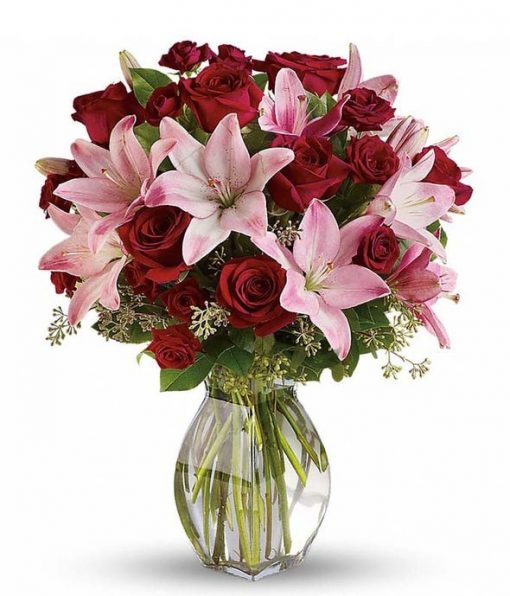 Luxe Love Bouquet: A Symphony of Reds and Pinks for a Romantic Statement